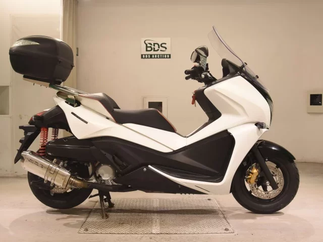 Honda PHASES лот № 5299 оценка 4  с аукциона в Японии