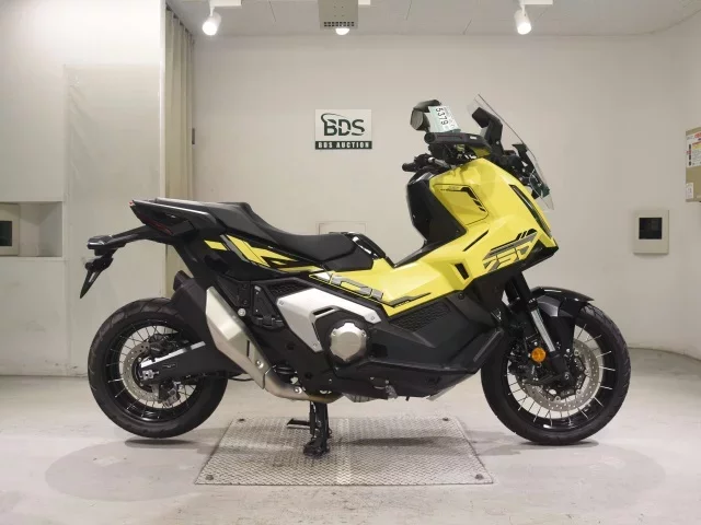 Honda X-ADV750-2 лот № 5379 оценка 8  с аукциона в Японии