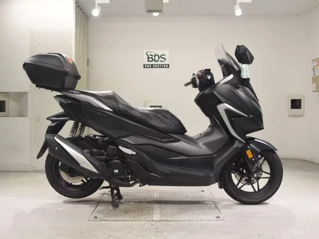 Honda FORZA -5 лот № 5169 оценка 5  с аукциона в Японии
