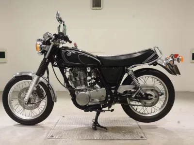 Yamaha SR400-4  с аукциона в Японии