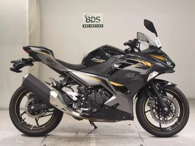 Kawasaki NINJA400-2 лот № 5139 оценка 5  с аукциона в Японии