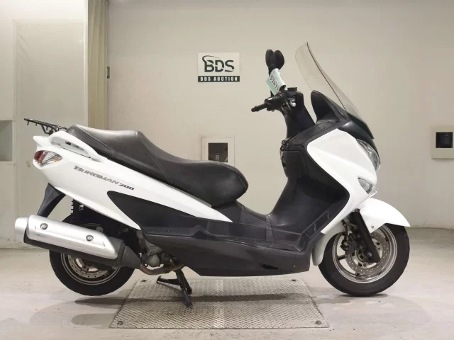 Suzuki BURGMAN200 лот № 5281 оценка 4  с аукциона в Японии