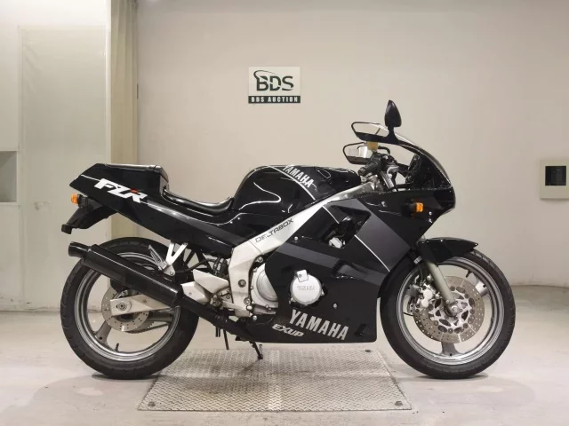 Yamaha FZR250R-2 лот № 5228 оценка 4  с аукциона в Японии