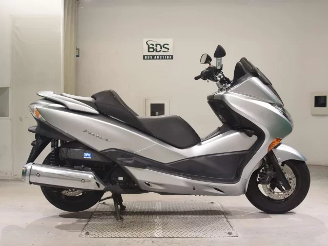 Honda FORZA Z лот № 5027 оценка 4  с аукциона в Японии