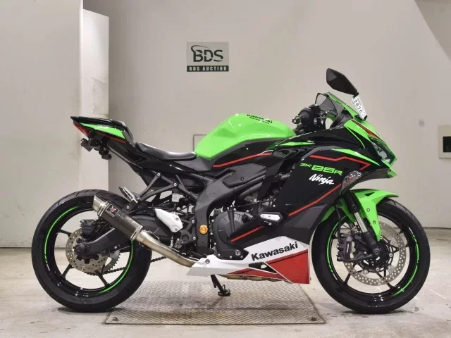 Kawasaki ZX-25R лот № 2626 оценка 6  с аукциона в Японии