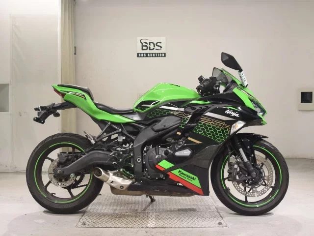 Kawasaki ZX-25R лот № 5048 оценка 4  с аукциона в Японии