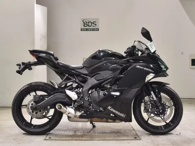 Kawasaki ZX-25R лот № 2642 оценка 6  с аукциона в Японии