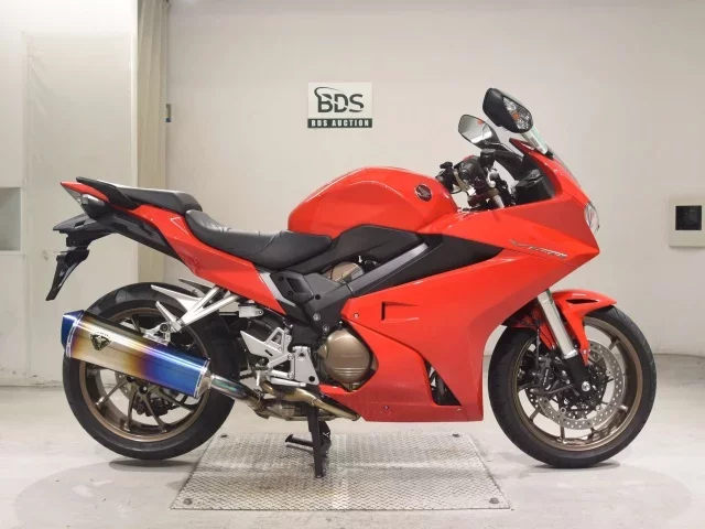 Honda VFR800F лот № 7620 оценка 6  с аукциона в Японии