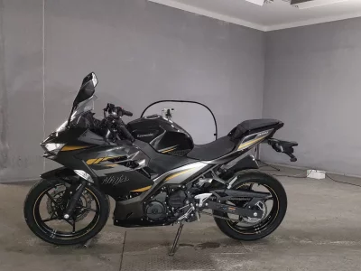 Kawasaki NINJA400 лот № 7614 оценка 4  с аукциона в Японии 2