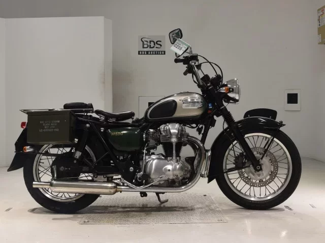 Kawasaki W650 лот № 0205 оценка 4  с аукциона в Японии