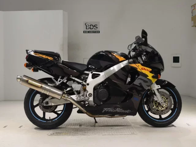 Honda CBR900RR лот № 0142 оценка 4  с аукциона в Японии