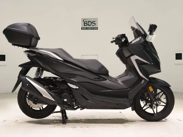 Honda FORZA -5 лот № 7961 оценка 5  с аукциона в Японии