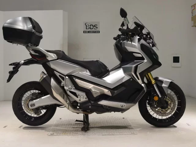 Honda X-ADV750 лот № 0143 оценка 5  с аукциона в Японии