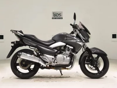 Suzuki GSR250  с аукциона в Японии