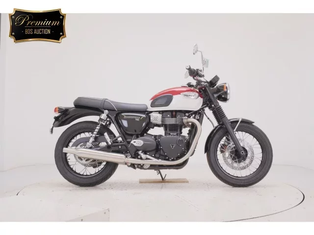 Triumph  BONNEVILLE T100 лот № 7522 оценка 7  с аукциона в Японии