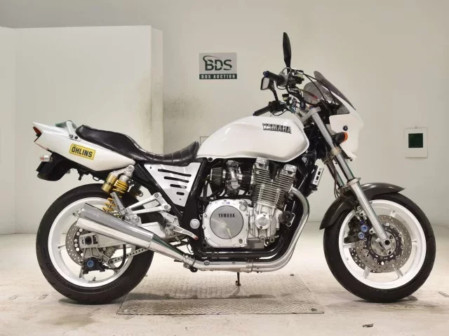 Yamaha XJR1300 лот № 2854 оценка 4  с аукциона в Японии