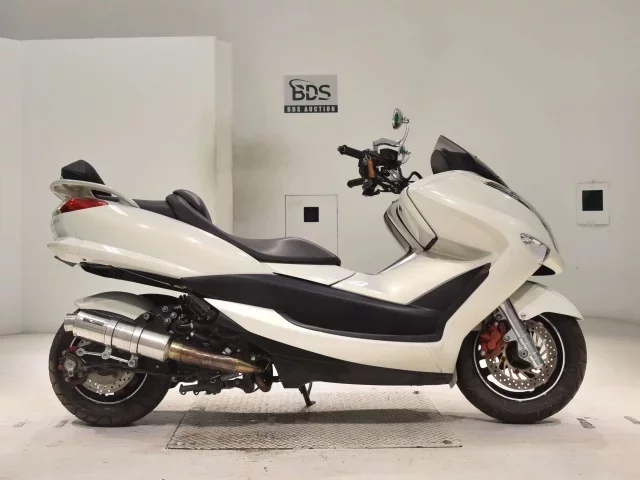 Yamaha MAJESTY 250-4 лот № 5375 оценка 4  с аукциона в Японии