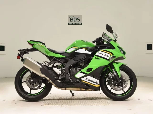 Kawasaki ZX-4RR лот № 0246 оценка 9  с аукциона в Японии