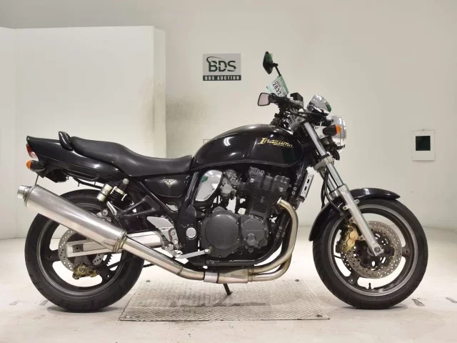 Suzuki INAZUMA 400 лот № 2832 оценка 4  с аукциона в Японии