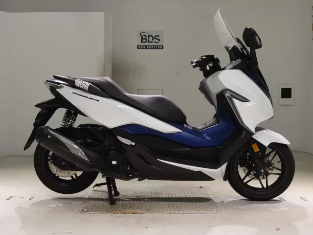 Honda FORZA -4 лот № 5293 оценка 5  с аукциона в Японии