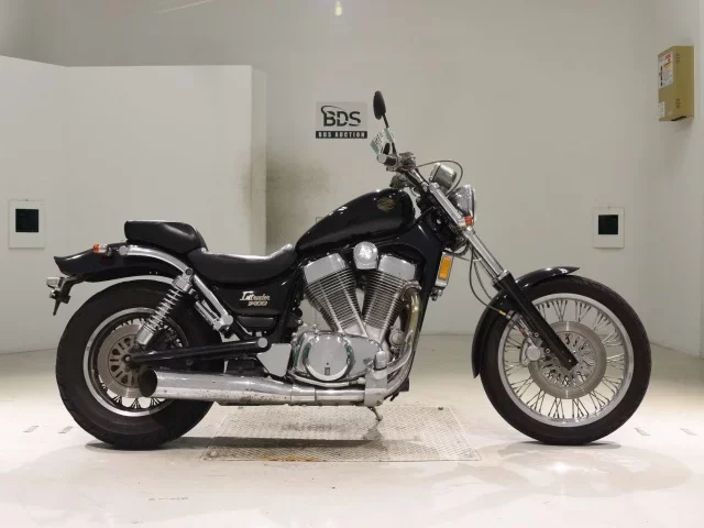 Suzuki INTRUDER 1400 лот № 7607 оценка 4  с аукциона в Японии