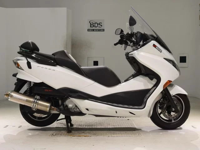 Honda FORZA Z лот № 2956 оценка 4  с аукциона в Японии