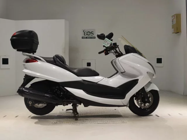 Yamaha MAJESTY 250-4 лот № 0319 оценка 4  с аукциона в Японии