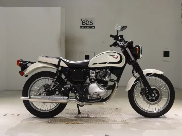 Kawasaki W230 лот № 5358 оценка 8  с аукциона в Японии