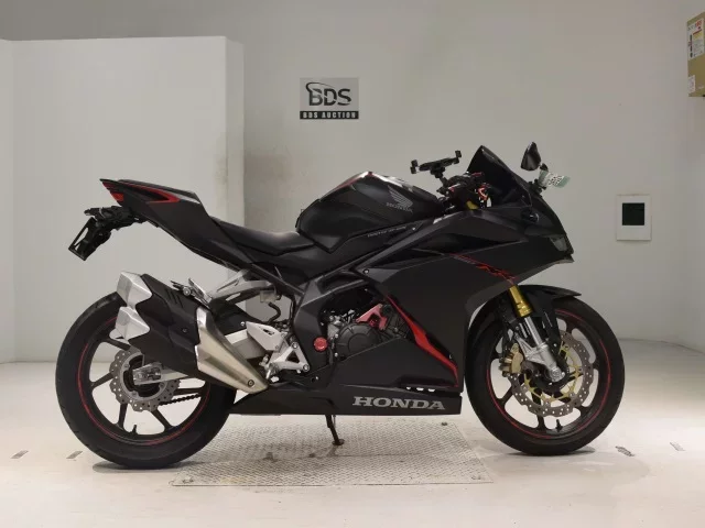 Honda CBR250RR-2A лот № 2652 оценка 5  с аукциона в Японии