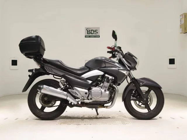 Suzuki GSR250 лот № 7931 оценка 4  с аукциона в Японии