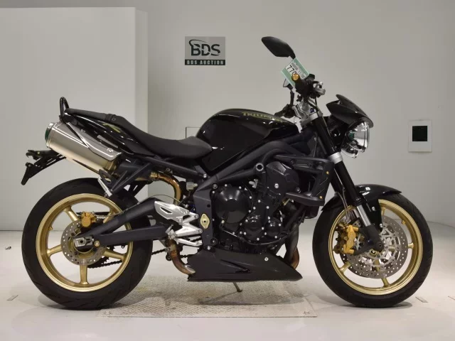 Triumph  STREET TRIPLE лот № 7700 оценка 4  с аукциона в Японии