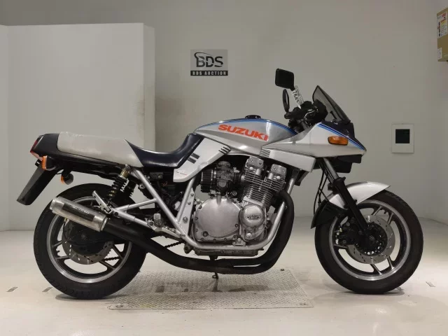 Suzuki GSX750S KATANA лот № 7643 оценка 4  с аукциона в Японии