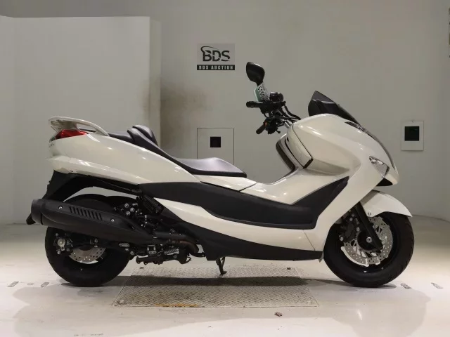 Yamaha MAJESTY 250-4 лот № 5250 оценка 4  с аукциона в Японии