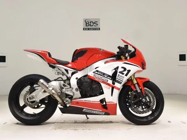 Honda CBR1000RR лот № 7717 оценка 4  с аукциона в Японии
