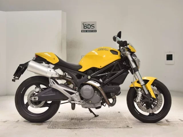 Ducati  MONSTER 696 лот № 2829 оценка 4  с аукциона в Японии