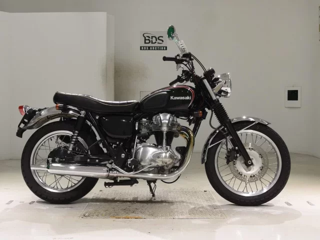 Kawasaki W650 лот № 7611 оценка 4  с аукциона в Японии
