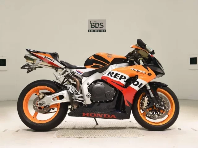 Honda CBR1000RR лот № 7790 оценка 4  с аукциона в Японии