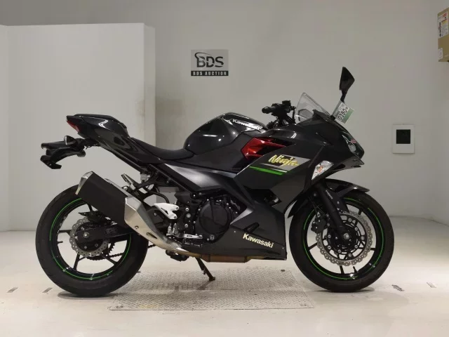 Kawasaki NINJA250-2 лот № 0380 оценка 6  с аукциона в Японии