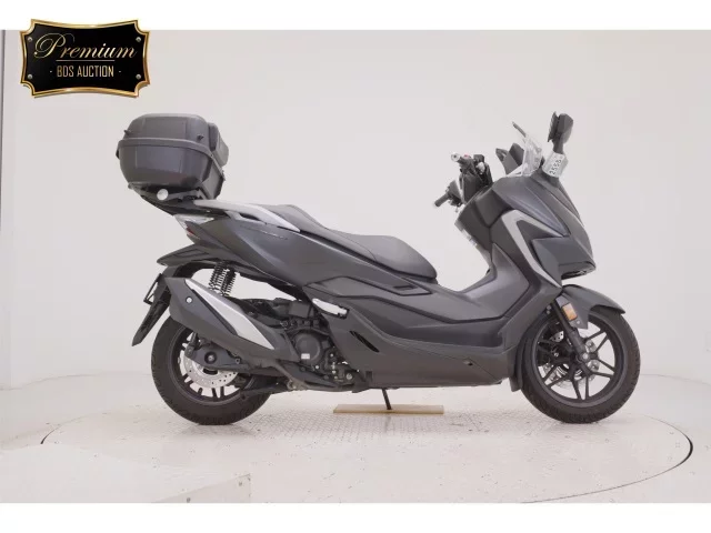 Honda FORZA -5 лот № 2555 оценка 5  с аукциона в Японии