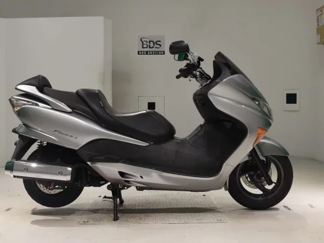 Honda FORZA Z лот № 0421 оценка 4  с аукциона в Японии