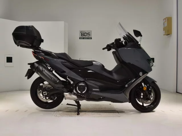 Yamaha T-MAX560T лот № 7728 оценка 5  с аукциона в Японии