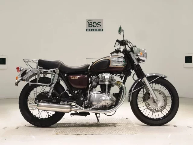 Kawasaki W650 лот № 7620 оценка 4  с аукциона в Японии