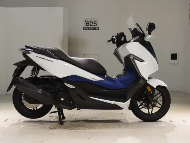 Honda FORZA -4 лот № 7955 оценка 5  с аукциона в Японии