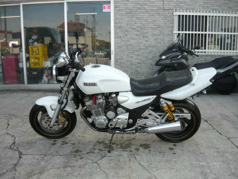 Yamaha XJR1300 лот № 02055 оценка 4  с аукциона в Японии