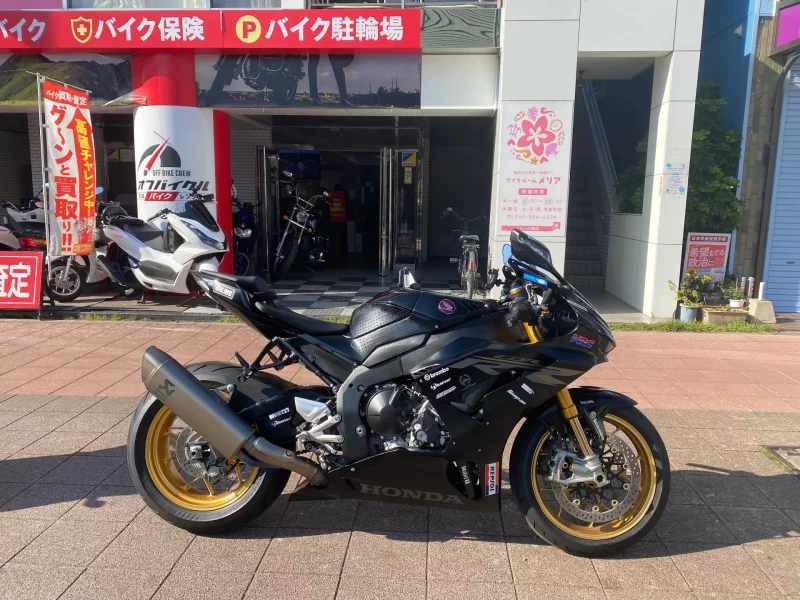 Honda CBR1000RR-R FB SP лот № 02087 оценка 4  с аукциона в Японии