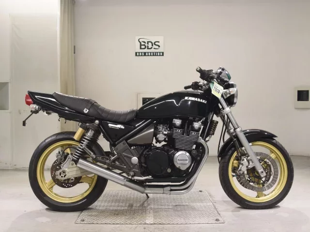 Kawasaki ZEPHYR400K лот № 7509 оценка 4  с аукциона в Японии