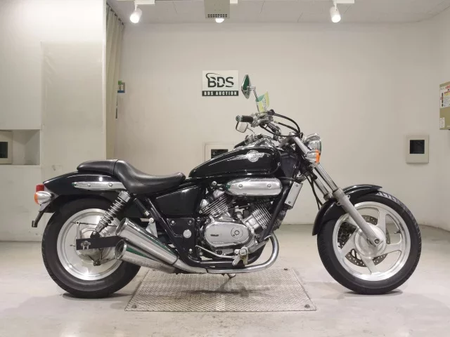 Honda MAGNA 250 лот № 7702 оценка 4  с аукциона в Японии
