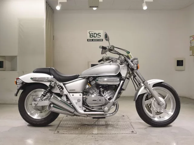 Honda MAGNA 250 лот № 5167 оценка 4  с аукциона в Японии