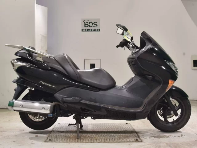 Honda FORZA Z лот № 2732 оценка 4  с аукциона в Японии