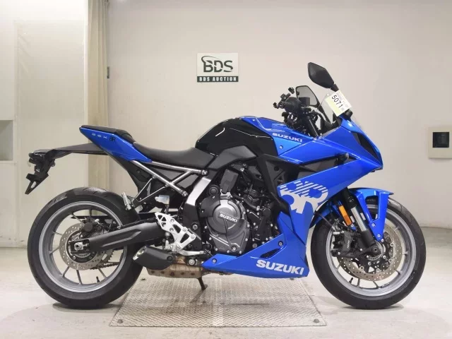 Suzuki GSX-8R лот № 5071 оценка 6  с аукциона в Японии